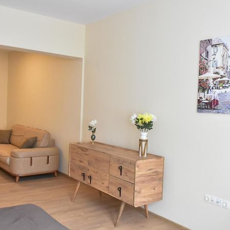 Trimaya Apartment - Comfort In The Top City Center Varna Extérieur photo